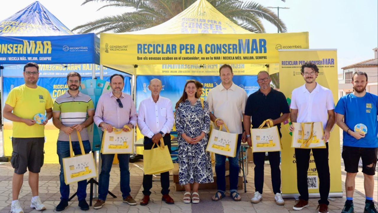 La campaña ‘Reciclar para ConserMar’ arranca en Oliva para fomentar el reciclaje en la costa