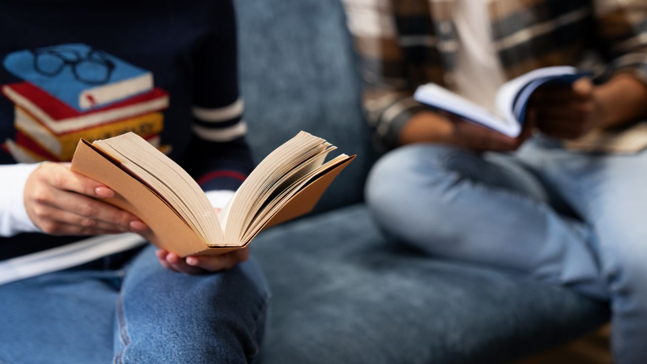 La Biblioteca Tamarit de Oliva impulsa la creación literaria con nuevos talleres para adultos