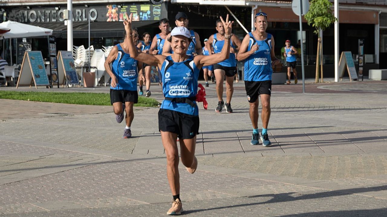 La playa de Gandia acogió el pasado sábado una nueva edición de ‘Levántate Corriendo’