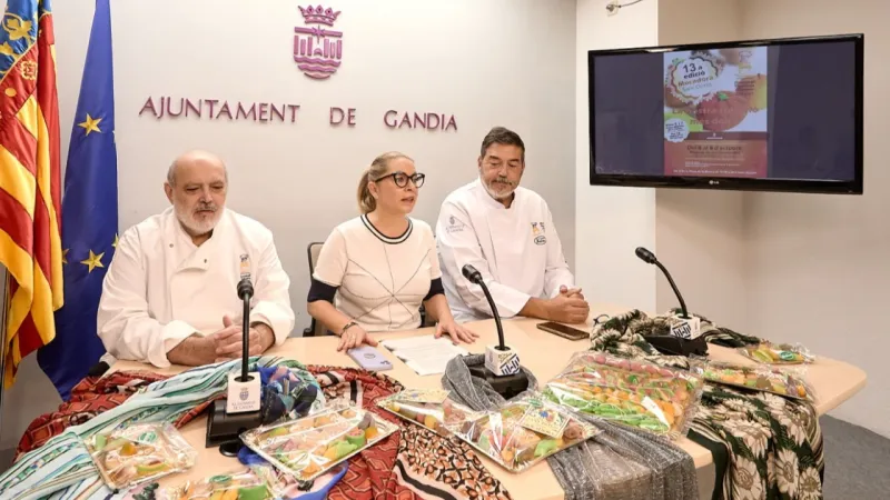 La Mocadorà vuelve a Gandia con tradición, artesanía y solidaridad por el 9 de Octubre